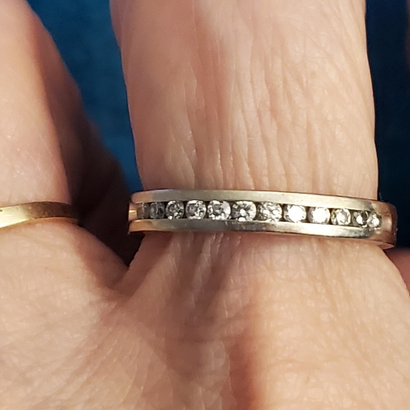 Jewelry - 14k wg diamond wedding band